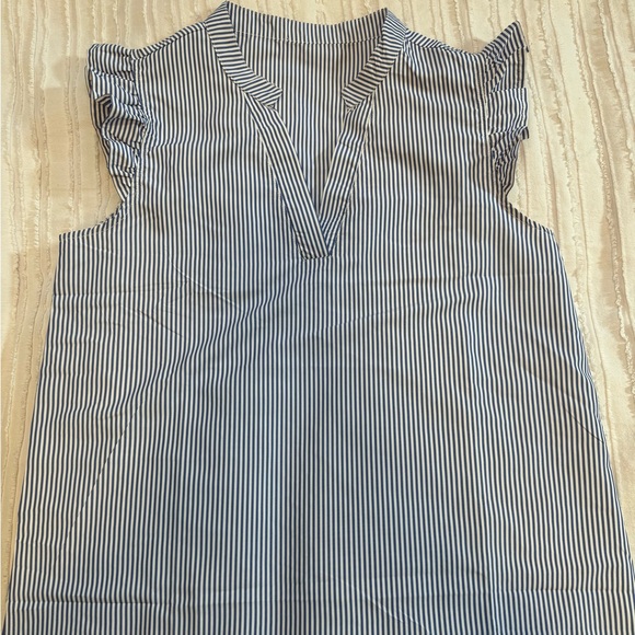 Classy, stripped women's shirt! - Picture 2 of 3